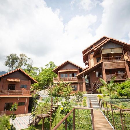 Red House The Garden Stay In Bukit Tinggi By Play Bentong Exteriör bild