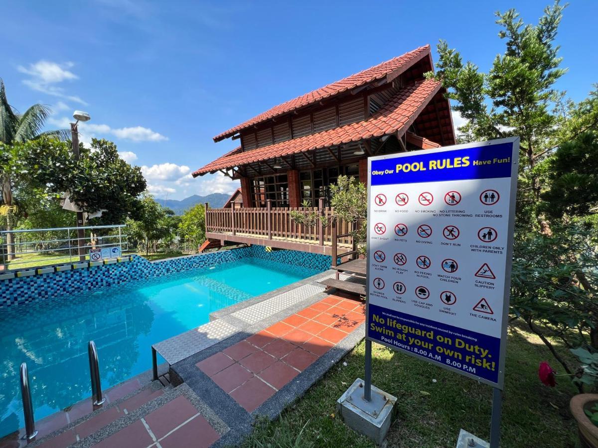 Red House The Garden Stay In Bukit Tinggi By Play Bentong Exteriör bild