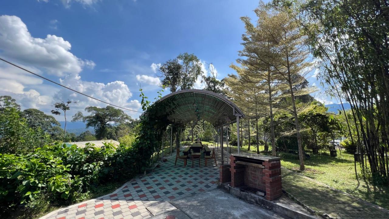 Red House The Garden Stay In Bukit Tinggi By Play Bentong Exteriör bild