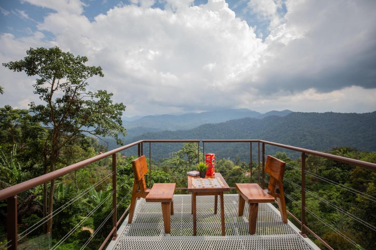 Red House The Garden Stay In Bukit Tinggi By Play Bentong Exteriör bild