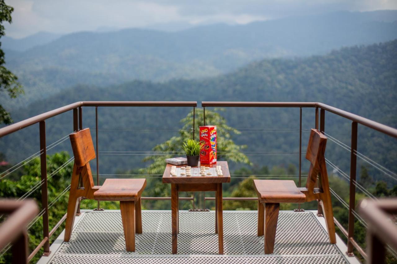 Red House The Garden Stay In Bukit Tinggi By Play Bentong Exteriör bild