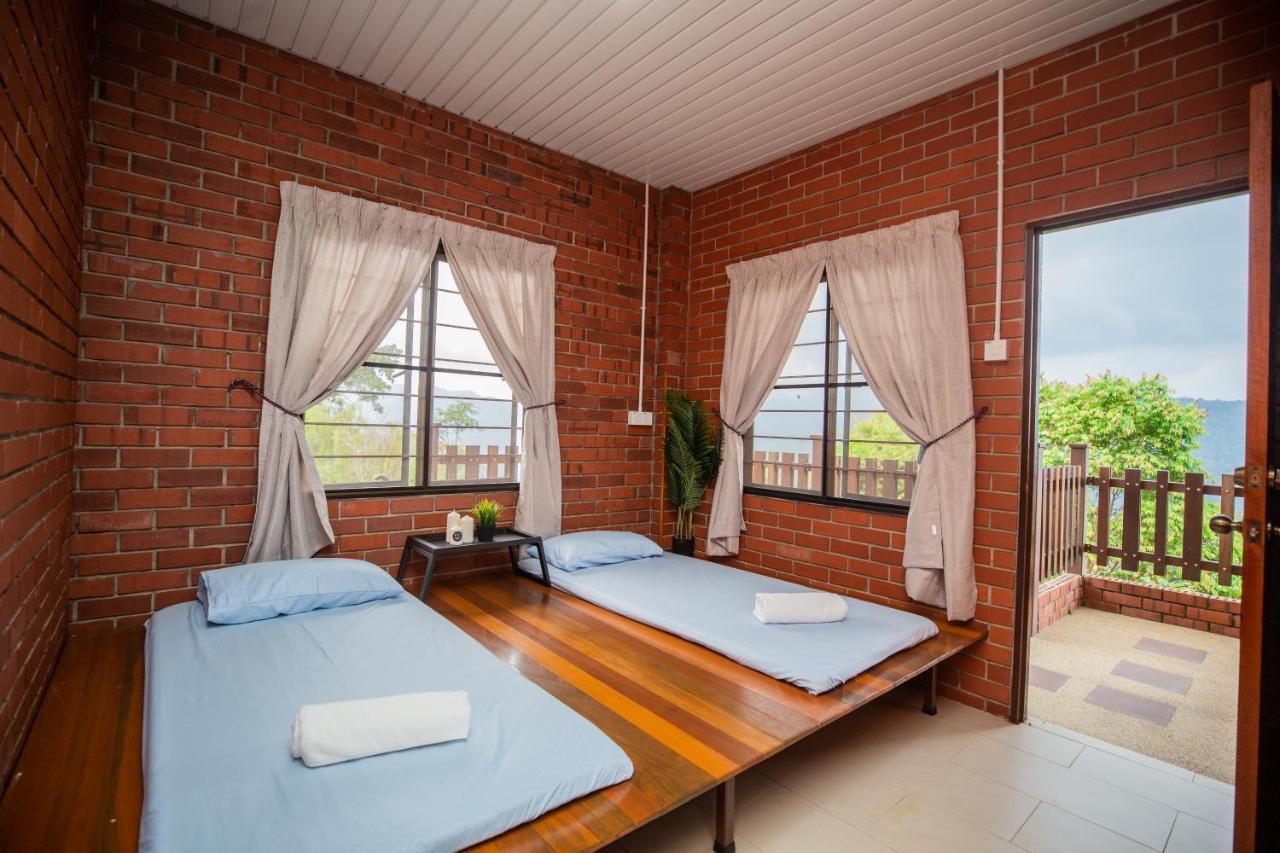 Red House The Garden Stay In Bukit Tinggi By Play Bentong Exteriör bild