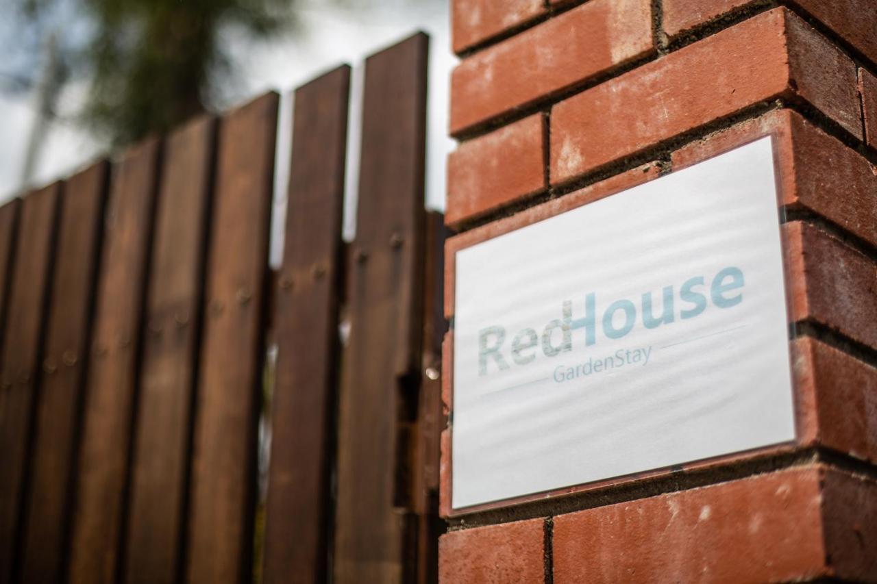 Red House The Garden Stay In Bukit Tinggi By Play Bentong Exteriör bild