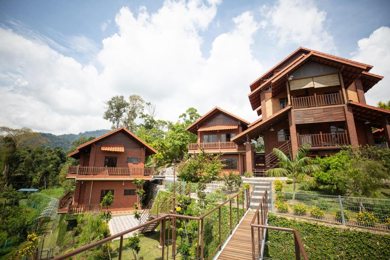 Red House The Garden Stay In Bukit Tinggi By Play Bentong Exteriör bild