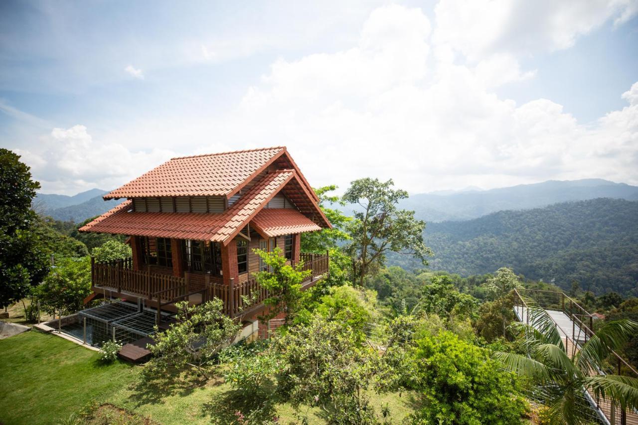 Red House The Garden Stay In Bukit Tinggi By Play Bentong Exteriör bild