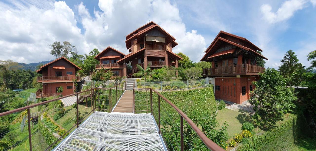 Red House The Garden Stay In Bukit Tinggi By Play Bentong Exteriör bild