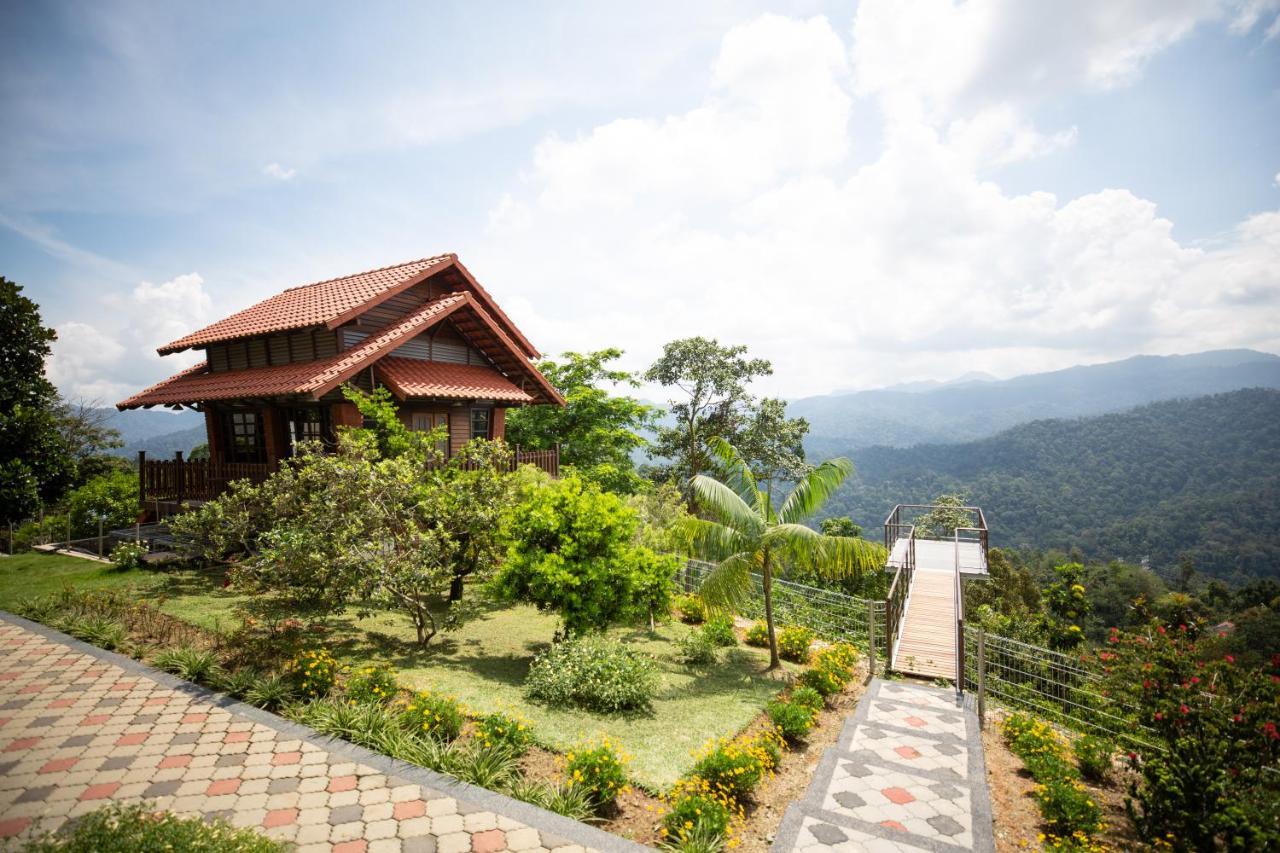 Red House The Garden Stay In Bukit Tinggi By Play Bentong Exteriör bild